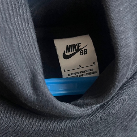 Nike Black Like New Kids Hoodie with Drip Logo - Picture 2 of 2